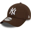 cappellino-curvo-marrone-regolabile-9twenty-league-essential-dei-new-york-yankees-mlb-di-new-era