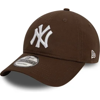 Cappellino curvo marrone regolabile 9TWENTY League Essential dei New York Yankees MLB di New Era