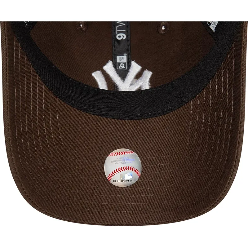 casquette-courbee-marron-ajustable-9twenty-league-essential-new-york-yankees-mlb-new-era