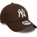 braune-verstellbare-curved-cap-9twenty-league-essential-der-new-york-yankees-mlb-von-new-era