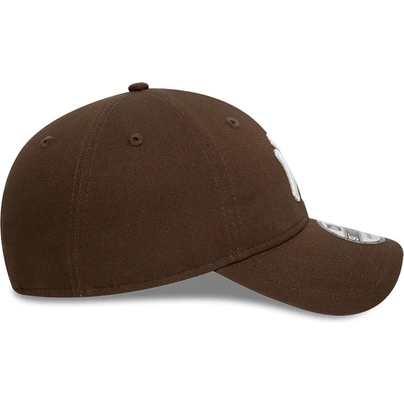 epci-curbata-maro-reglabila-9twenty-league-essential-de-new-york-yankees-mlb-de-new-era epci-curbata-maro-reglabila-9twenty-league-essential-de-new-york-yankees-mlb-de-new-era