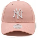 casquette-courbee-rose-ajustable-9forty-league-essential-new-york-yankees-mlb-new-era