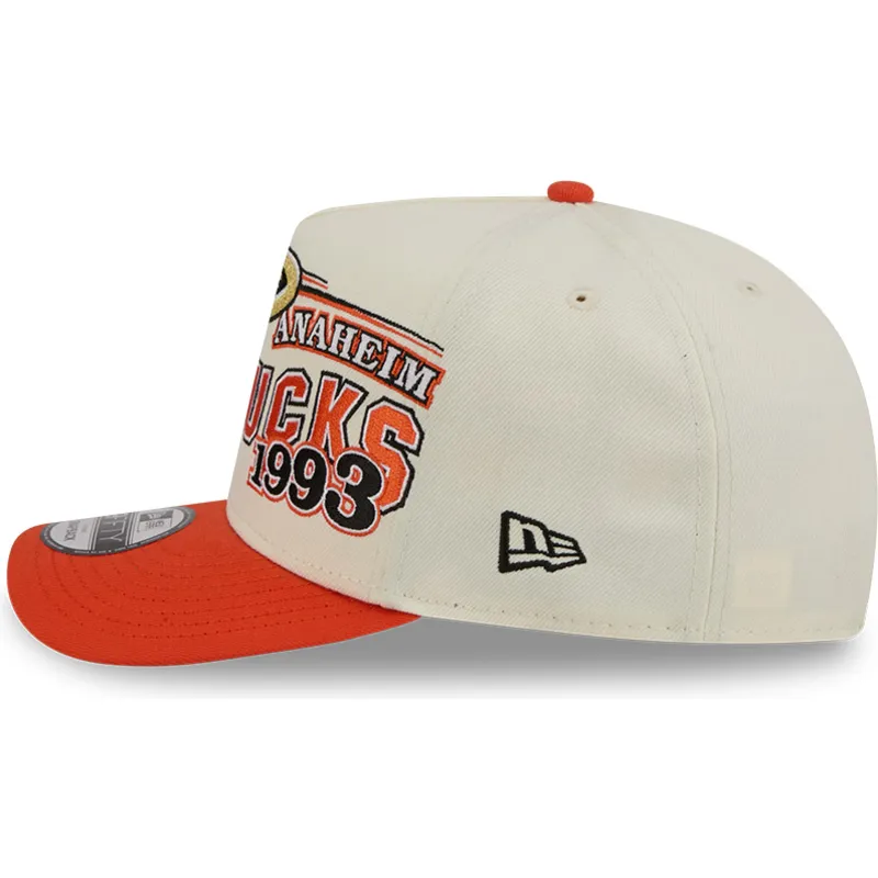 cappellino-visiera-curva-beige-e-arancione-snapback-9fifty-a-frame-classic-di-anaheim-ducks-nhl-di-new-era