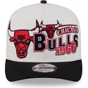 cappellino-curvo-beige-e-nero-snapback-9fifty-a-frame-classic-di-chicago-bulls-nba-di-new-era