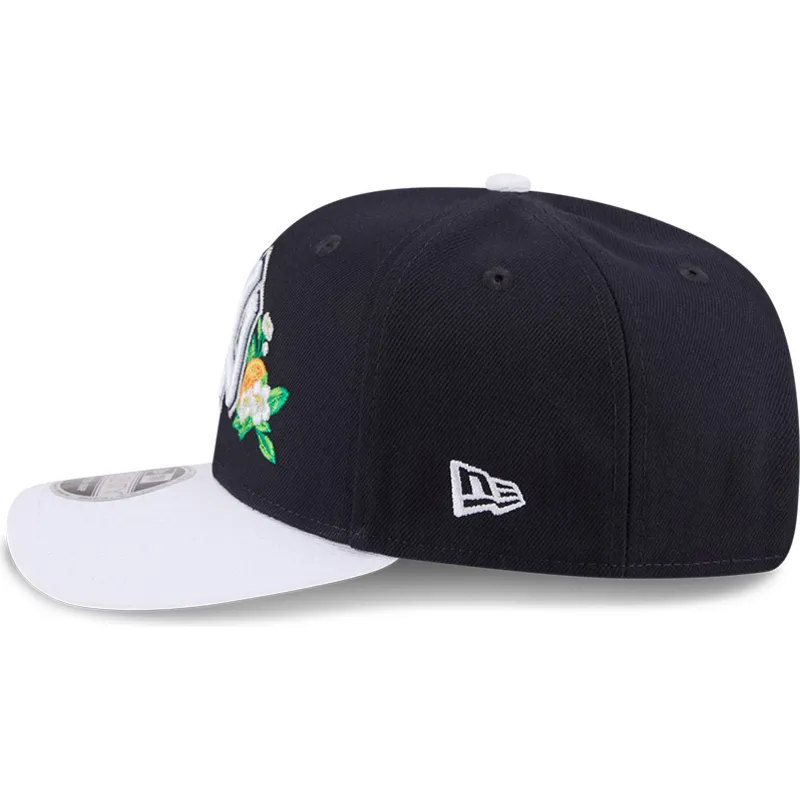 casquette-courbee-bleue-marine-snapback-9seventy-stretch-snap-flower-new-york-yankees-mlb-new-era