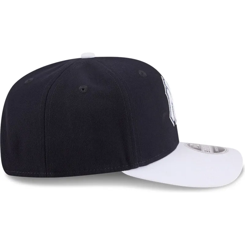 marineblaue-gebogene-snapback-kappe-9seventy-stretch-snap-flower-der-new-york-yankees-mlb-von-new-era