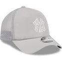 gra-trucker-keps-med-gra-logotyp-9forty-apex-batting-practice-fran-new-york-yankees-mlb-av-new-era