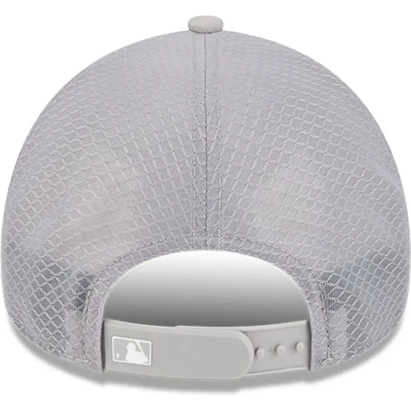 graue-trucker-kappe-mit-grauem-logo-9forty-apex-batting-practice-der-new-york-yankees-mlb-von-new-era