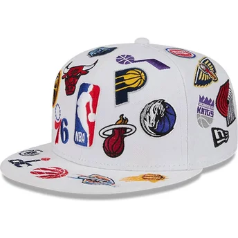 Weiße enganliegende 59FIFTY All Over Flat Cap von NBA von New Era