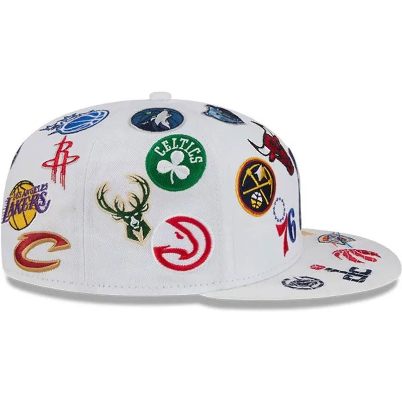 cappello-piatto-bianco-chiuso-59fifty-all-over-di-nba-di-new-era