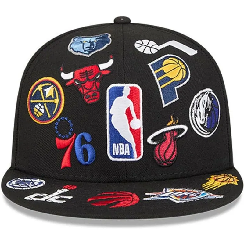 cappello-piatto-nero-aderente-59fifty-all-over-di-nba-di-new-era