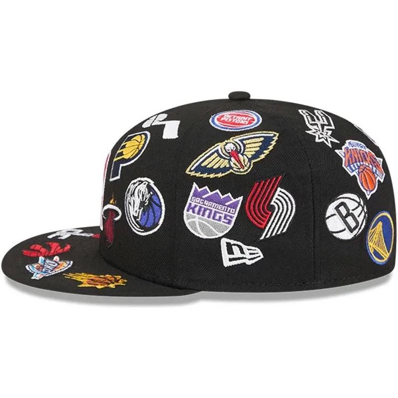 gorra-plana-negra-ajustada-59fifty-all-over-de-nba-de-new-era