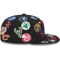 cappello-piatto-nero-aderente-59fifty-all-over-di-nba-di-new-era