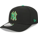 schwarze-gebogene-snapback-kappe-9seventy-stretch-snap-saint-patrick-s-day-der-new-york-yankees-mlb-von-new-era