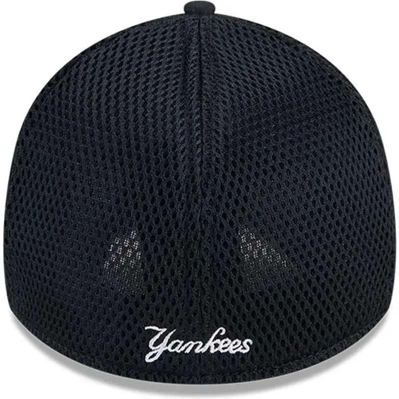 svart-justerad-truckerkeps-med-svart-logotyp-39thirty-evergreen-neo-fran-new-york-yankees-mlb-av-new-era