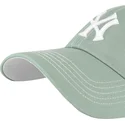 zielona-regulowana-czapka-z-zakrzywionym-daszkiem-clean-up-contrast-stitch-new-york-yankees-mlb-od-47-brand