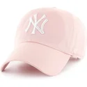rozowa-regulowana-czapka-z-zakrzywionym-daszkiem-clean-up-new-york-yankees-mlb-od-47-brand