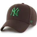 braune-gebogene-snapback-kappe-mit-grunem-mvp-logo-der-new-york-yankees-mlb-von-47-brand
