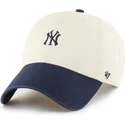 gorra-curva-beige-y-azul-marino-ajustable-clean-up-base-runner-sure-shot-two-tone-de-new-york-yankees-mlb-de-47-brand