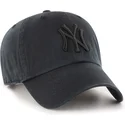 czarna-regulowana-czapka-z-zakrzywionym-daszkiem-z-czarnym-logo-clean-up-new-york-yankees-mlb-od-47-brand
