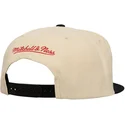 svart-och-beige-platt-snapback-keps-across-the-board-fran-chicago-bulls-nba-av-mitchell-ness