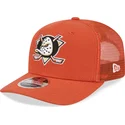 pomaranczowa-czapka-trucker-9seventy-stretch-snap-evergreen-anaheim-ducks-nhl-od-new-era