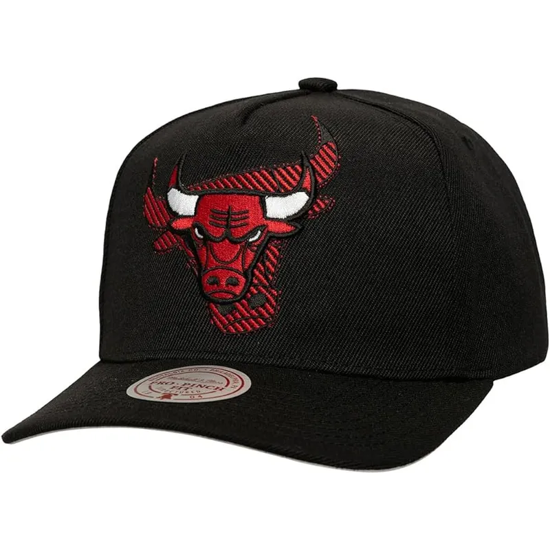 casquette-courbee-noire-snapback-tilted-pro-chicago-bulls-nba-mitchell-ness
