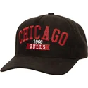 cappellino-curvo-nero-snapback-shady-suede-pro-di-chicago-bulls-nba-di-mitchell-ness