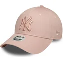 rozowa-regulowana-czapka-z-zakrzywionym-daszkiem-z-rozowym-logo-dla-kobiet-9forty-league-essential-new-york-yankees-mlb-new-era
