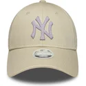 cappellino-curvo-beige-regolabile-da-donna-9forty-metallic-dei-new-york-yankees-mlb-di-new-era