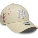 cappellino-curvo-beige-regolabile-da-donna-9forty-floral-icon-side-dei-new-york-yankees-mlb-di-new-era