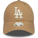 brazowa-regulowana-czapka-z-zakrzywionym-daszkiem-dla-kobiet-9forty-linen-los-angeles-dodgers-mlb-new-era