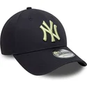 granatowa-zakrzywiona-czapka-regulowana-z-zoltym-logo-9forty-league-essential-new-york-yankees-mlb-new-era