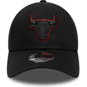 czarna-regulowana-czapka-z-zakrzywionym-daszkiem-z-czarnym-logo-9forty-team-outline-chicago-bulls-nba-new-era