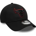 schwarze-verstellbare-curved-cap-mit-schwarzem-logo-9forty-team-outline-der-chicago-bulls-nba-von-new-era