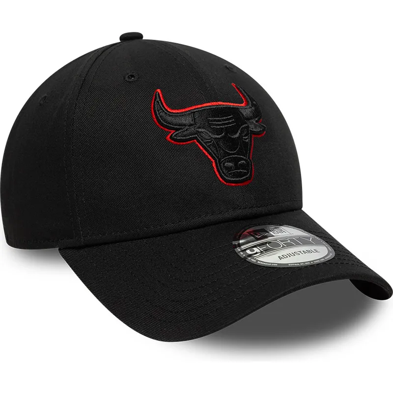 svart-justerbar-kurvad-keps-med-svart-logotyp-9forty-team-outline-fran-chicago-bulls-nba-av-new-era