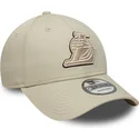 casquette-courbee-beige-ajustable-avec-logo-beige-9forty-team-outline-los-angeles-lakers-nba-new-era