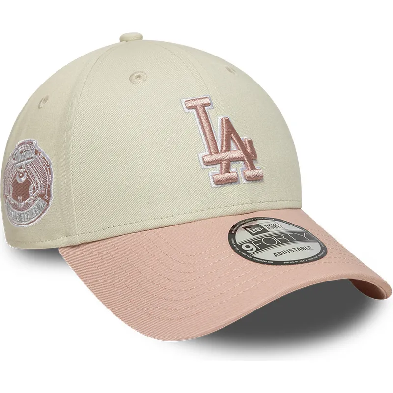 gorra-curva-beige-y-rosa-ajustable-con-logo-rosa-9forty-world-series-patch-de-los-angeles-dodgers-mlb-de-new-era