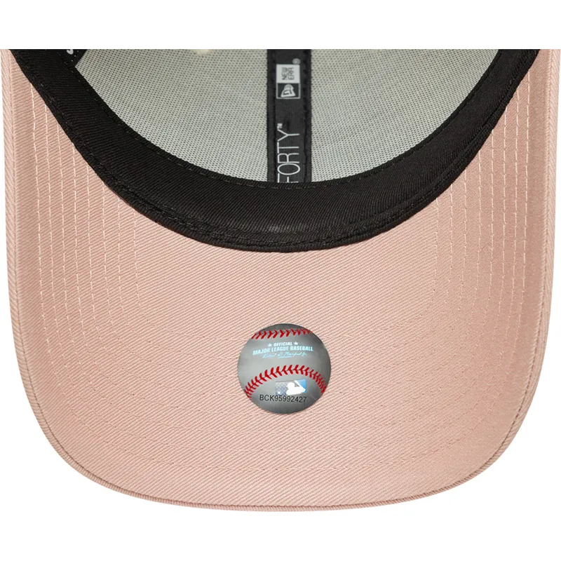cappellino-curvo-beige-e-rosa-regolabile-con-logo-rosa-9forty-world-series-patch-dei-los-angeles-dodgers-mlb-di-new-era