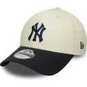 cappellino-curvo-beige-e-blu-navy-regolabile-con-logo-blu-navy-9forty-world-series-dei-new-york-yankees-mlb-di-new-era