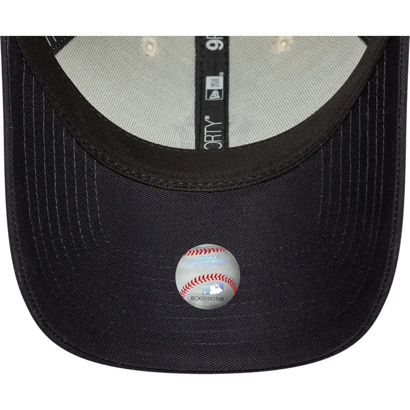 new-era-curved-brim-navy-blue-logo-9forty-world-series-new-york-yankees-mlb-beige-and-navy-blue-adjustable-cap