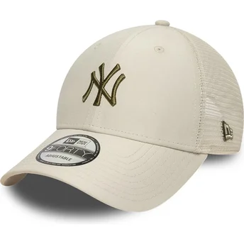New Era Green Logo 9FORTY Homefield Midi New York Yankees MLB Beige Adjustable Trucker Hat
