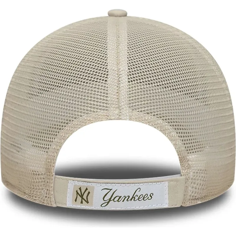 gorra-trucker-beige-ajustable-con-logo-verde-9forty-homefield-midi-de-new-york-yankees-mlb-de-new-era