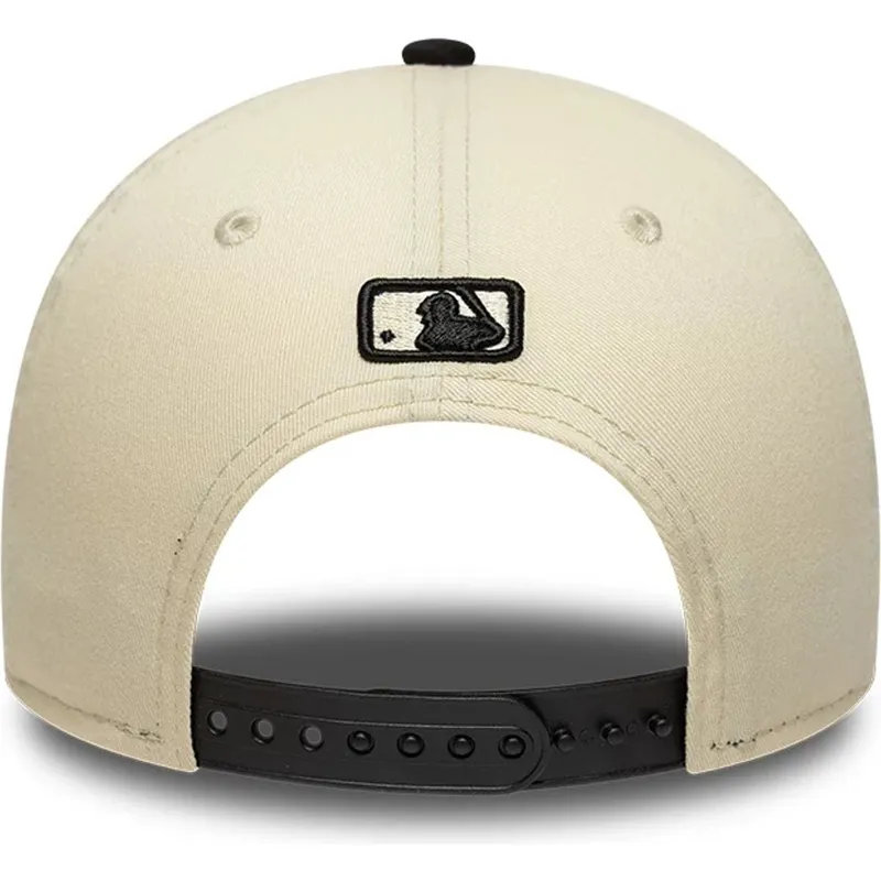 casquette-courbee-beige-et-noire-snapback-9forty-m-crown-side-script-new-york-mets-mlb-new-era