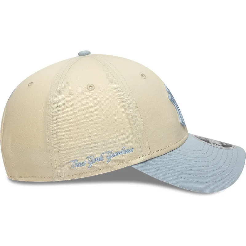 beige-und-blaue-gebogene-snapback-kappe-mit-blauem-logo-9forty-m-crown-side-script-der-new-york-yankees-mlb-von-new-era