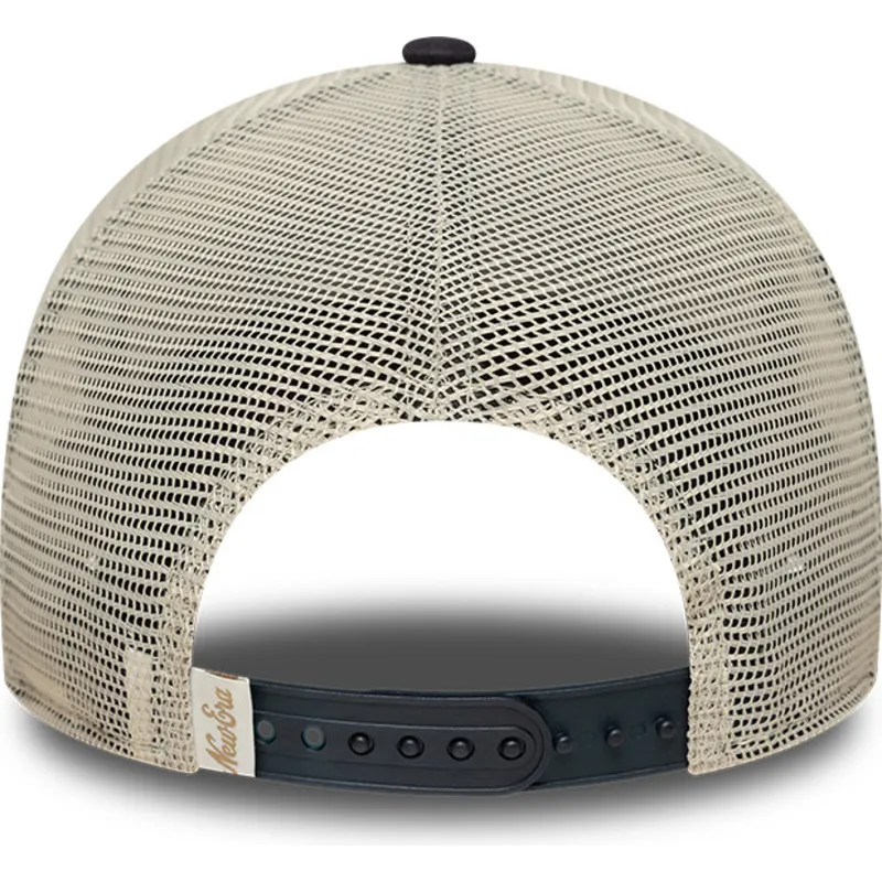 beige-und-marineblaue-trucker-kappe-9forty-m-crown-a-frame-von-new-era