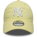 cappellino-con-visiera-curva-giallo-chiaro-regolabile-9twenty-league-essential-di-new-york-yankees-mlb-di-new-era