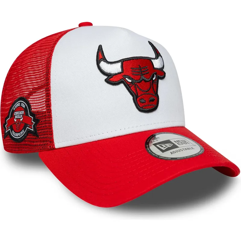 cappellino-trucker-rosso-e-bianco-a-frame-side-patch-dei-chicago-bulls-nba-di-new-era