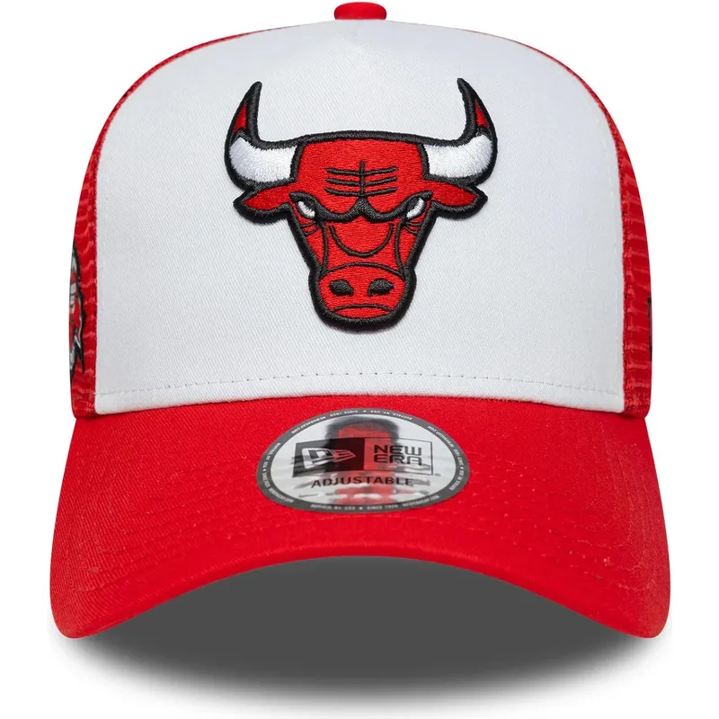 cappellino-trucker-rosso-e-bianco-a-frame-side-patch-dei-chicago-bulls-nba-di-new-era
