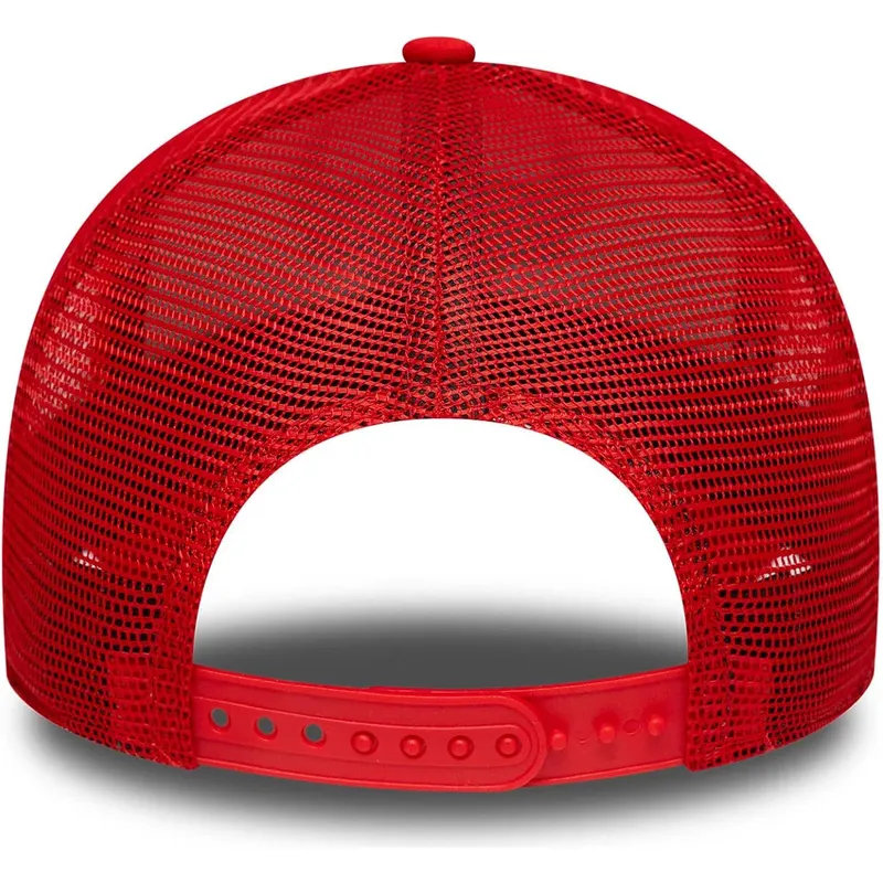 cappellino-trucker-rosso-e-bianco-a-frame-side-patch-dei-chicago-bulls-nba-di-new-era